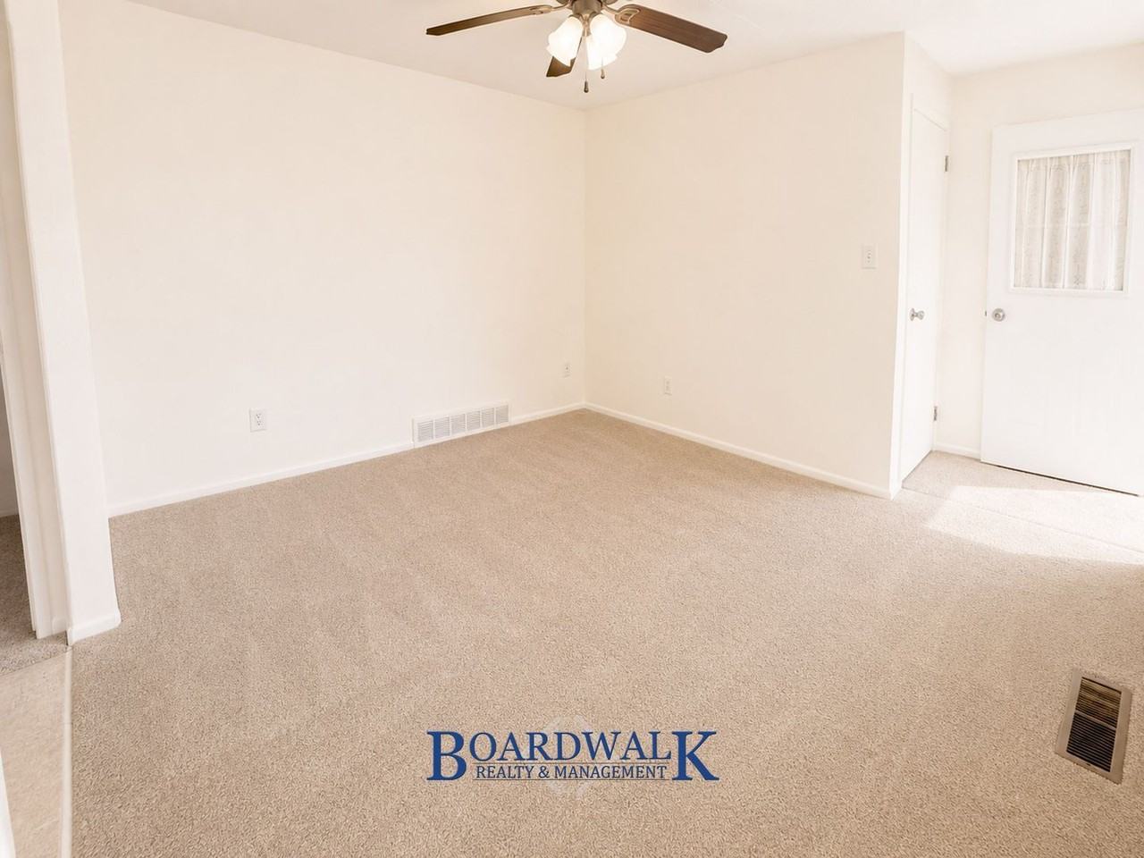 197 N Pinehurst Ave - Photo 4 of 17