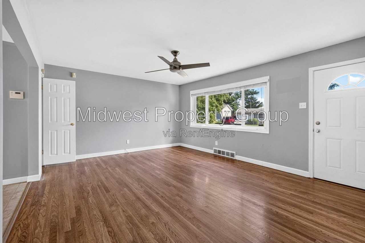 1205 Acredale Dr - Photo 3 of 28
