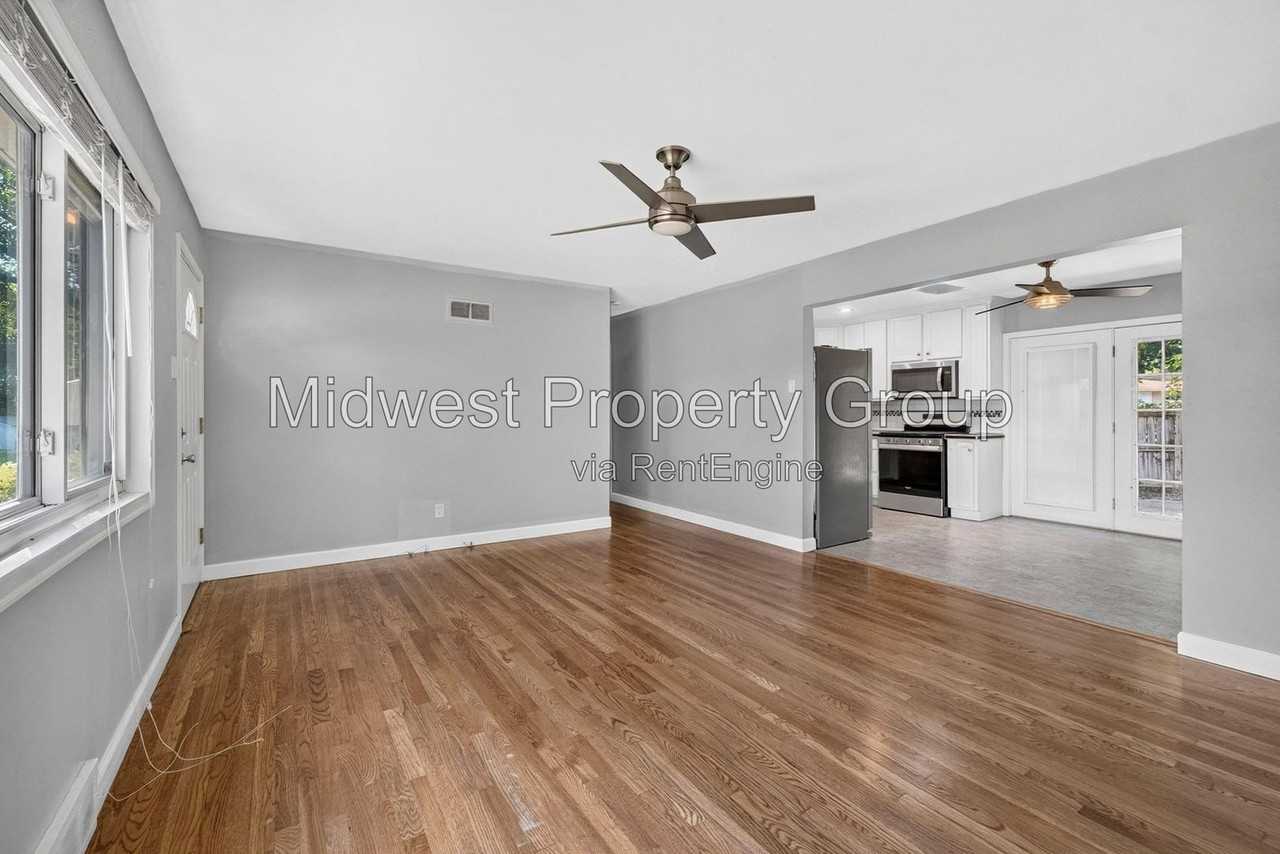 1205 Acredale Dr - Photo 4 of 28