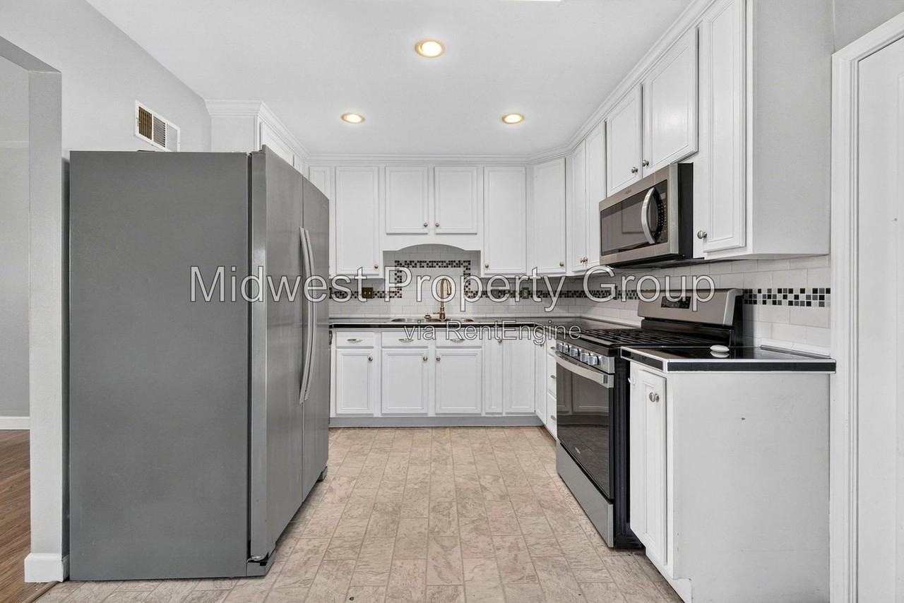 1205 Acredale Dr - Photo 6 of 28