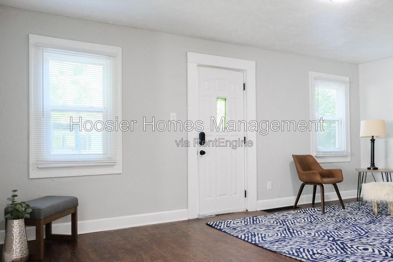 2035 E 43rd St - Photo 3 of 20
