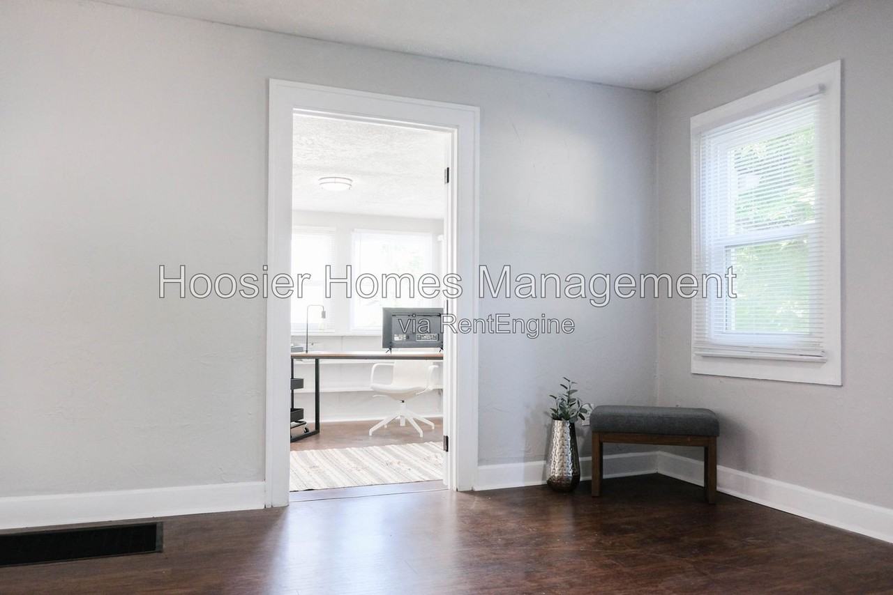 2035 E 43rd St - Photo 5 of 20