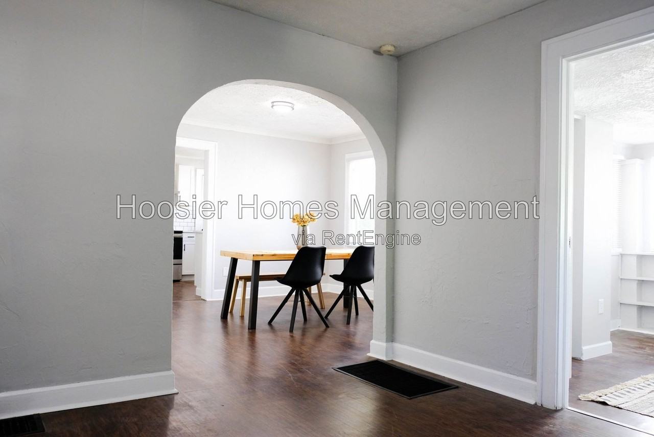 2035 E 43rd St - Photo 6 of 20