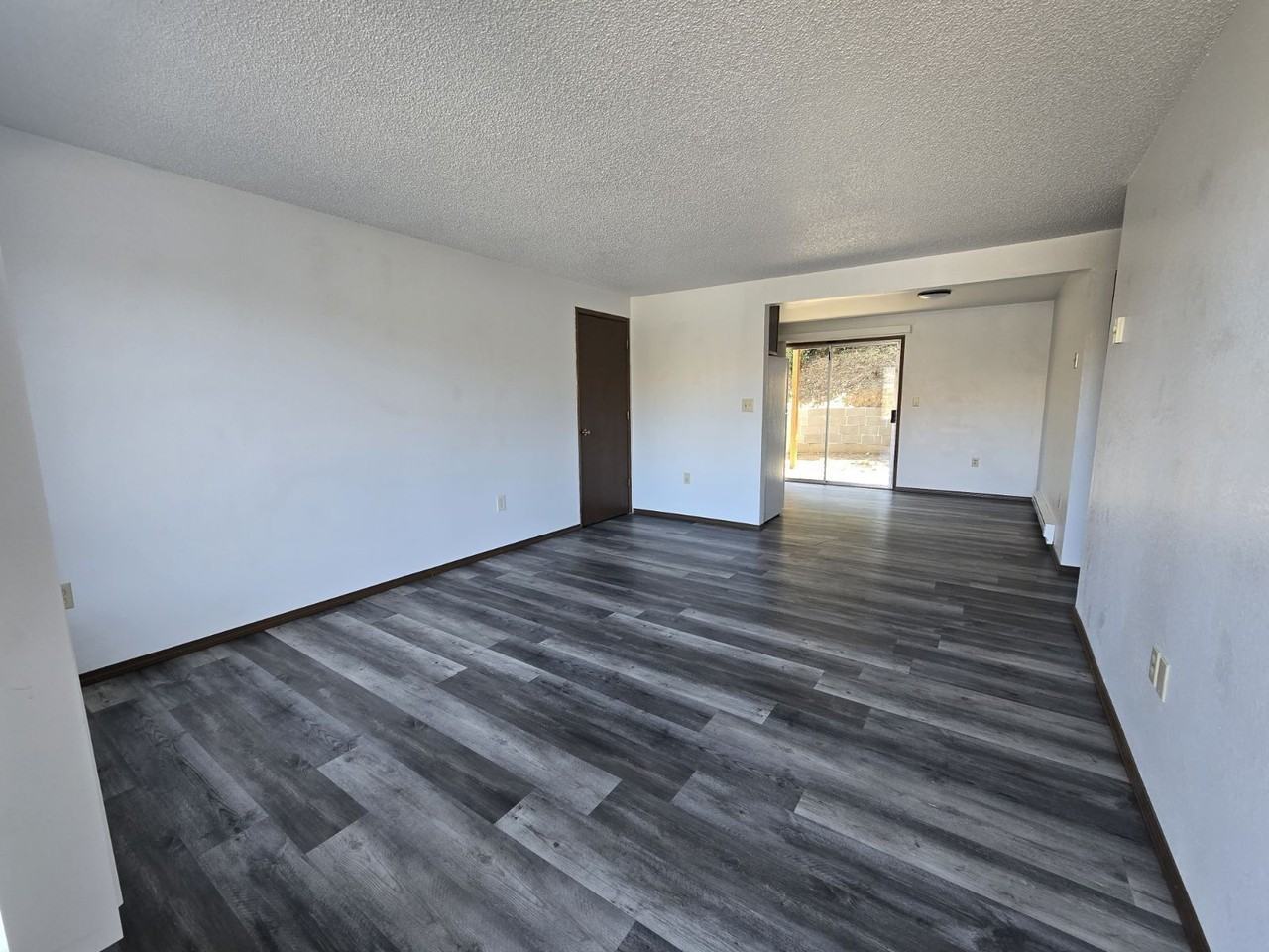 1011 Se Cobb St #5 - Photo 3 of 12