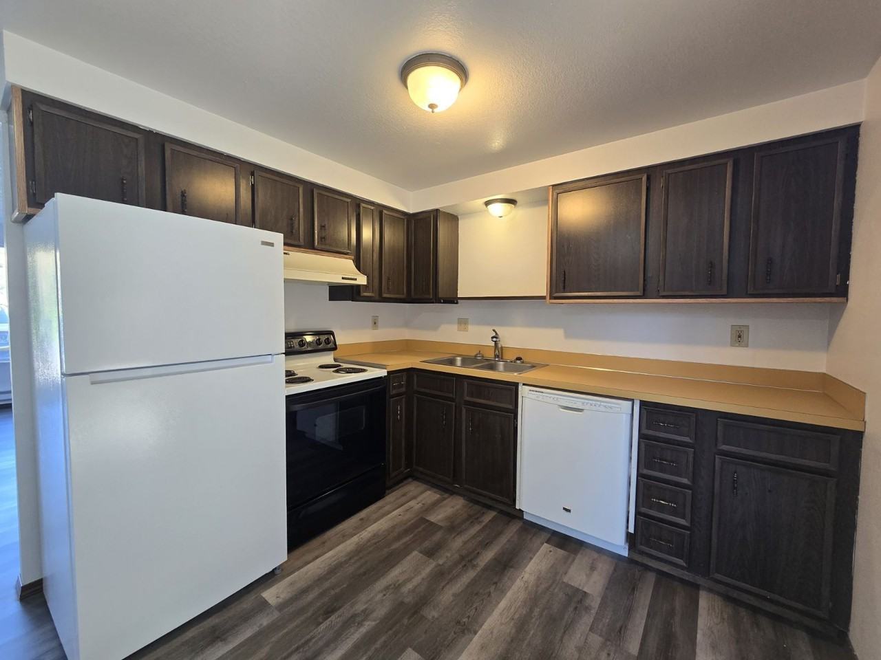 1011 Se Cobb St #5 - Photo 6 of 12