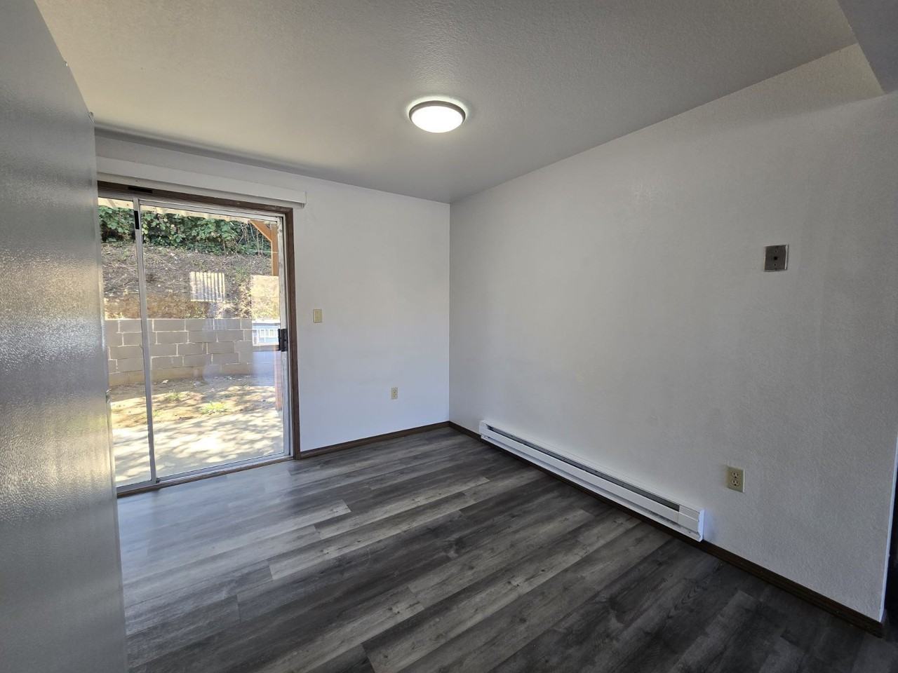 1011 Se Cobb St #5 - Photo 7 of 12