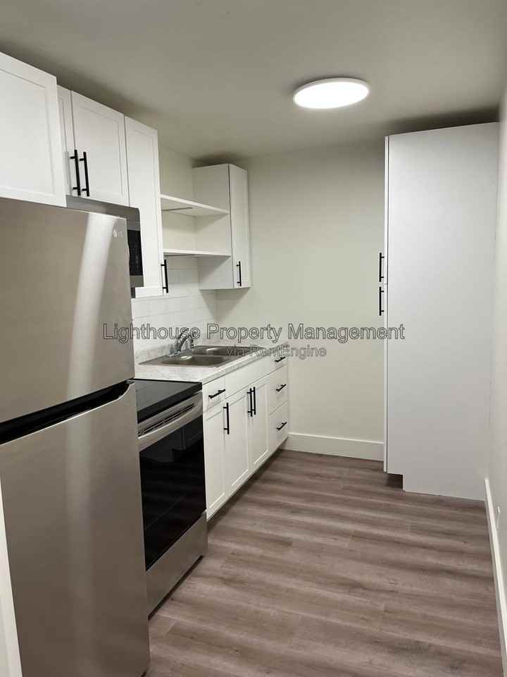 917 Pearl St #12 - Photo 3 of 12