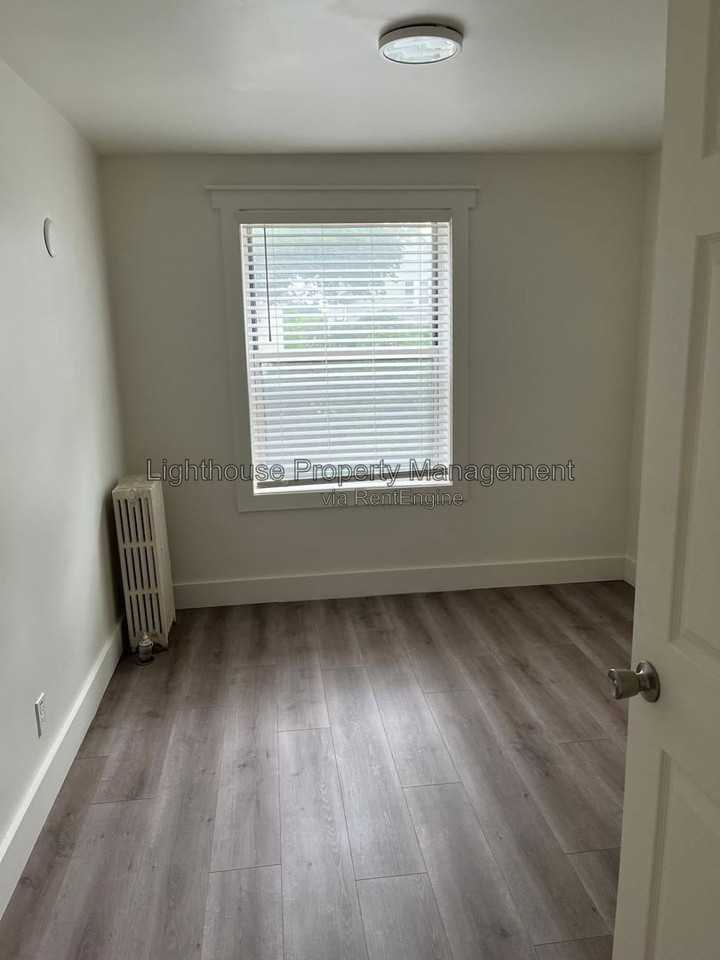 917 Pearl St #12 - Photo 5 of 12