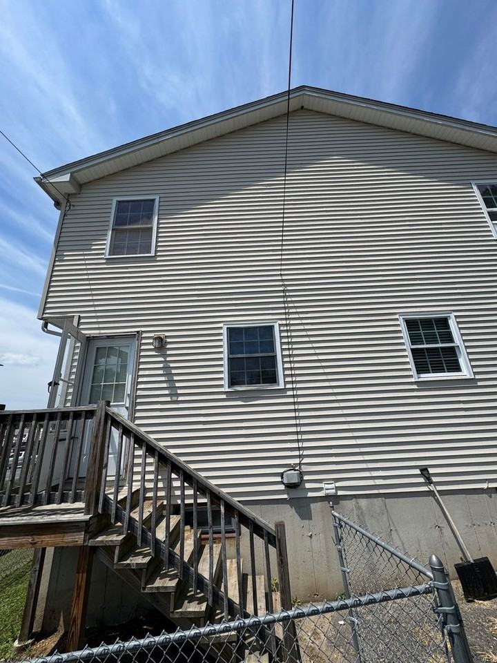 825 Worthington St - Photo 2 of 3