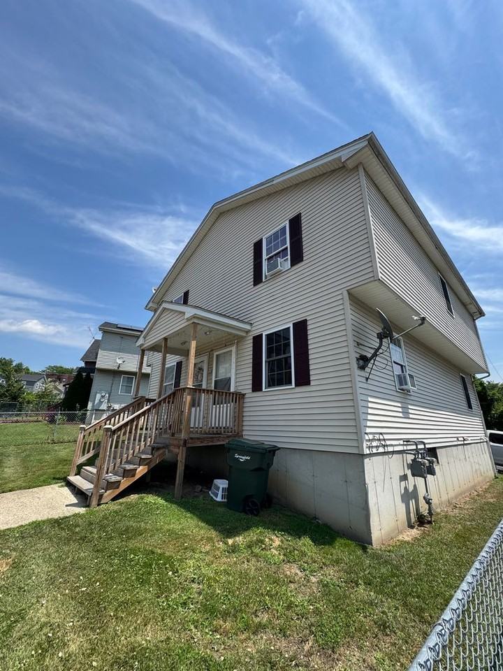 825 Worthington St - Photo 3 of 3