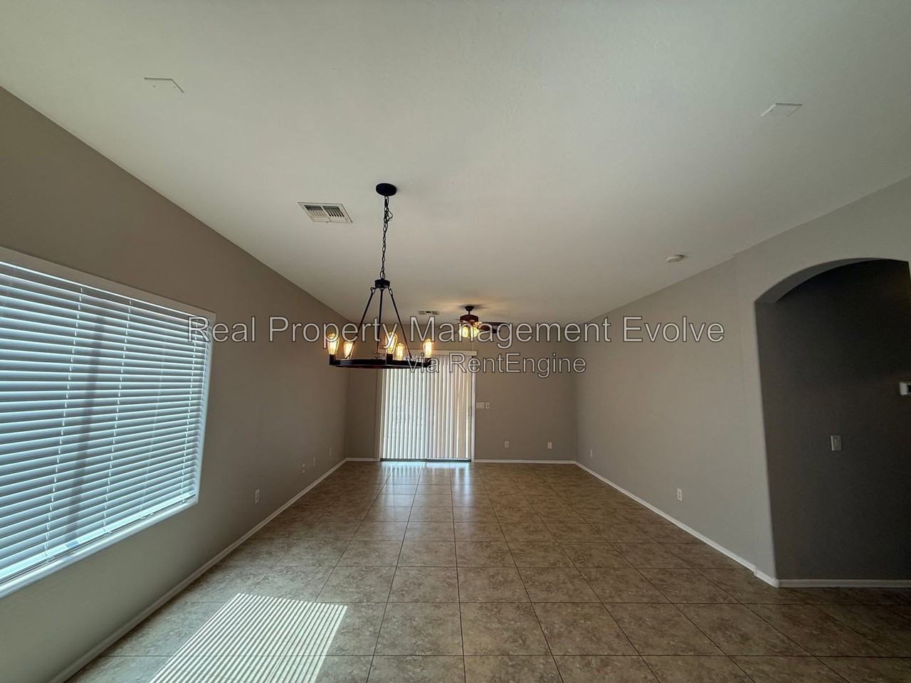 2513 W Woburn Ln - Photo 3 of 31