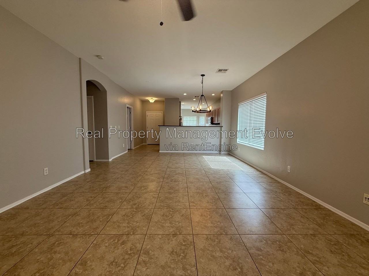 2513 W Woburn Ln - Photo 4 of 31