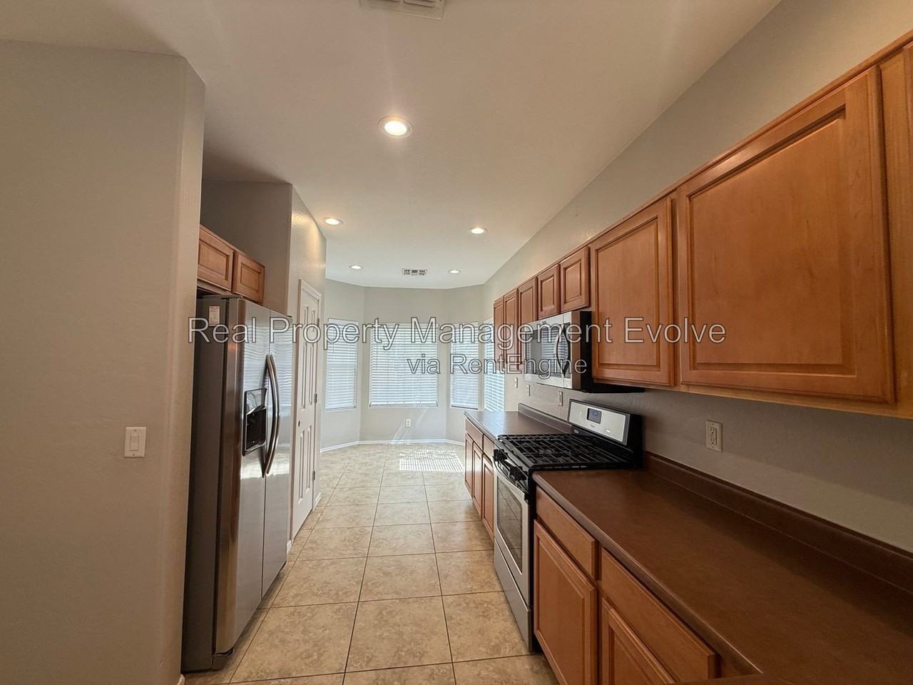 2513 W Woburn Ln - Photo 5 of 31