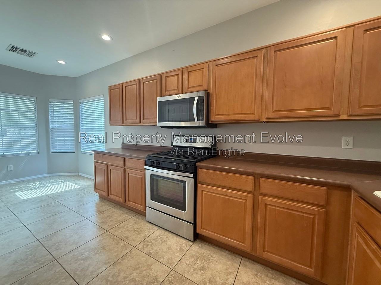 2513 W Woburn Ln - Photo 6 of 31