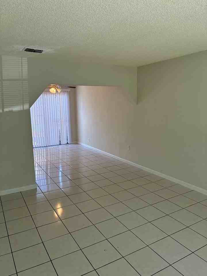 695 Douglas Dr - Photo 3 of 13