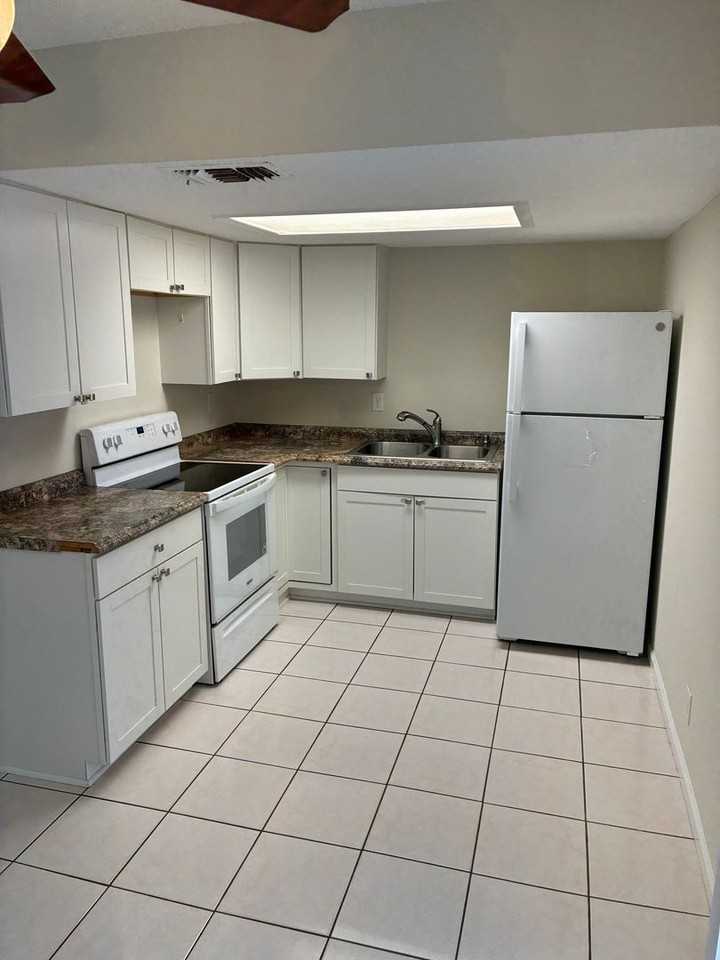 695 Douglas Dr - Photo 5 of 13