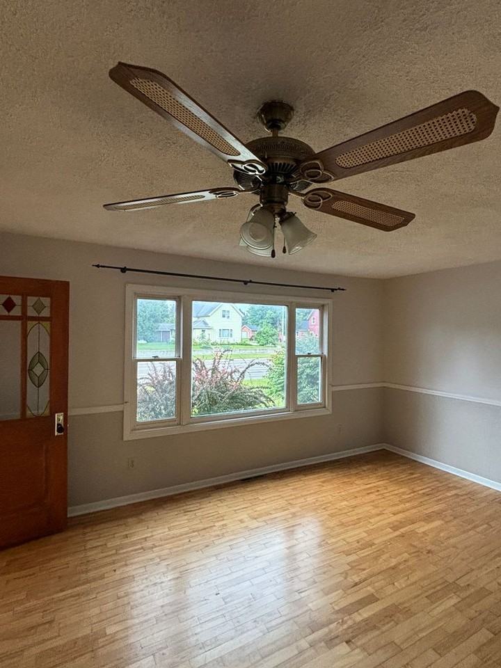 414 E Main St - Photo 7 of 41