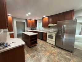 featured image of 414 E Main St