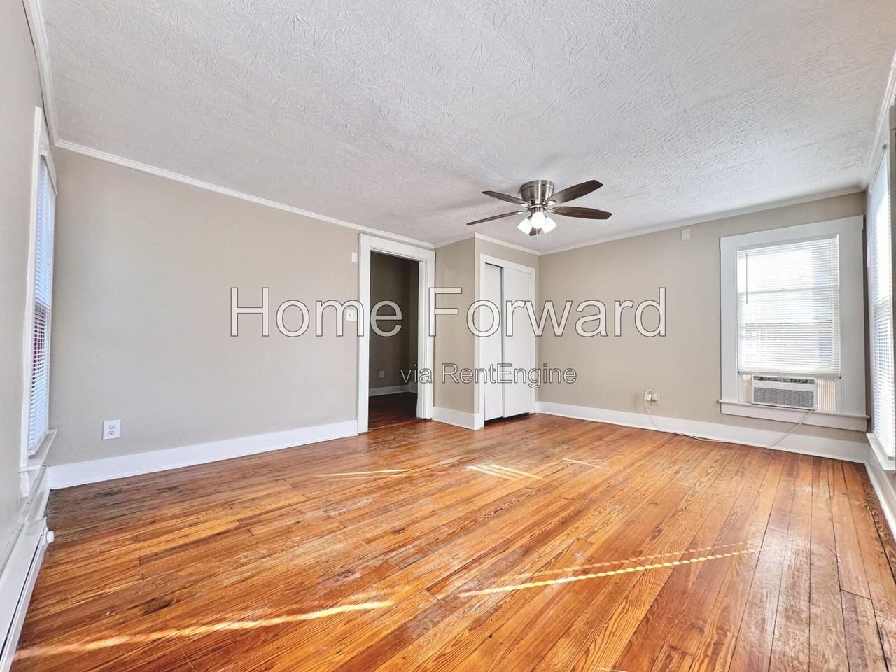 812 W Maxwell St #3 - Photo 3 of 11