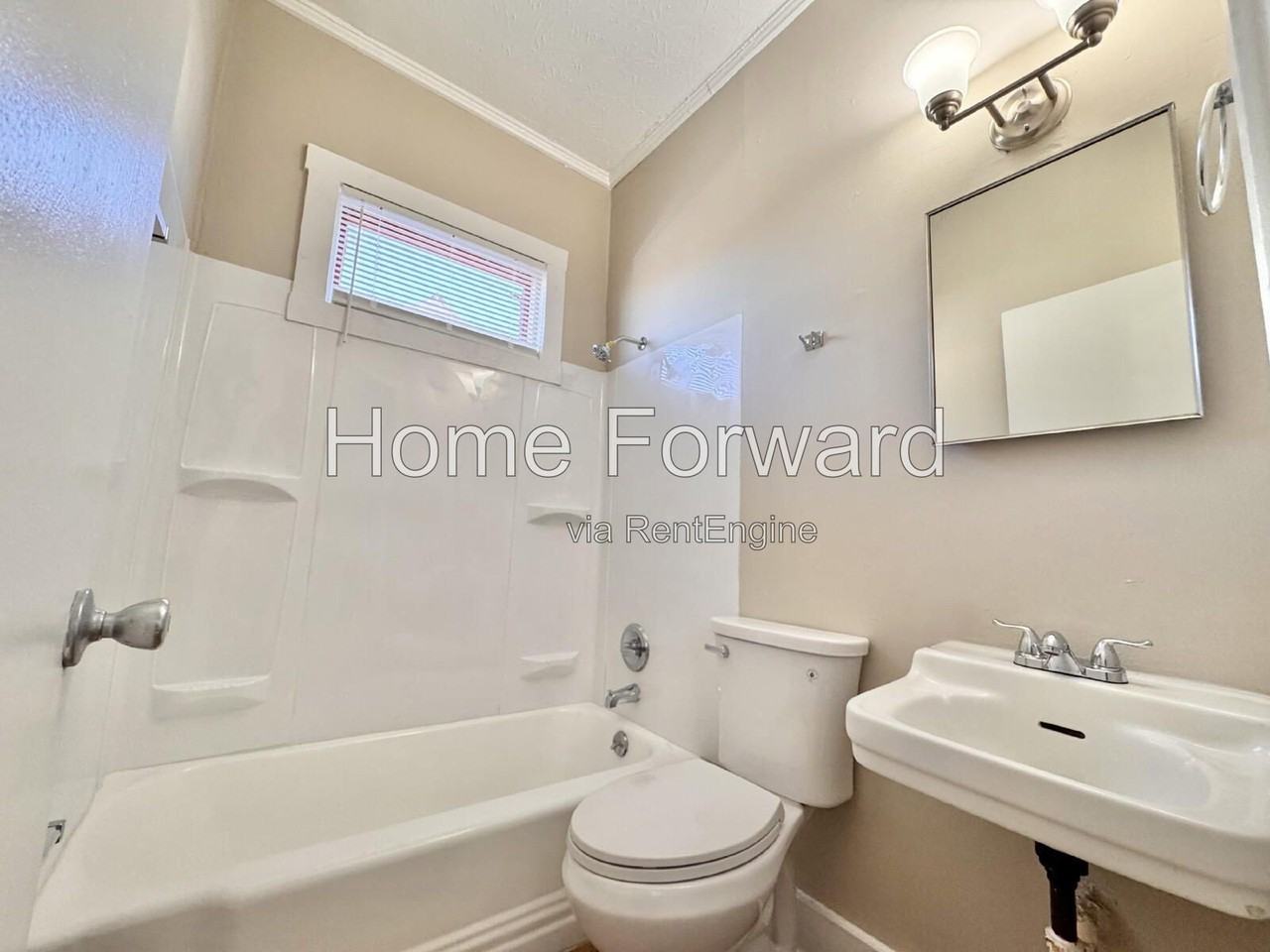 812 W Maxwell St #3 - Photo 7 of 11