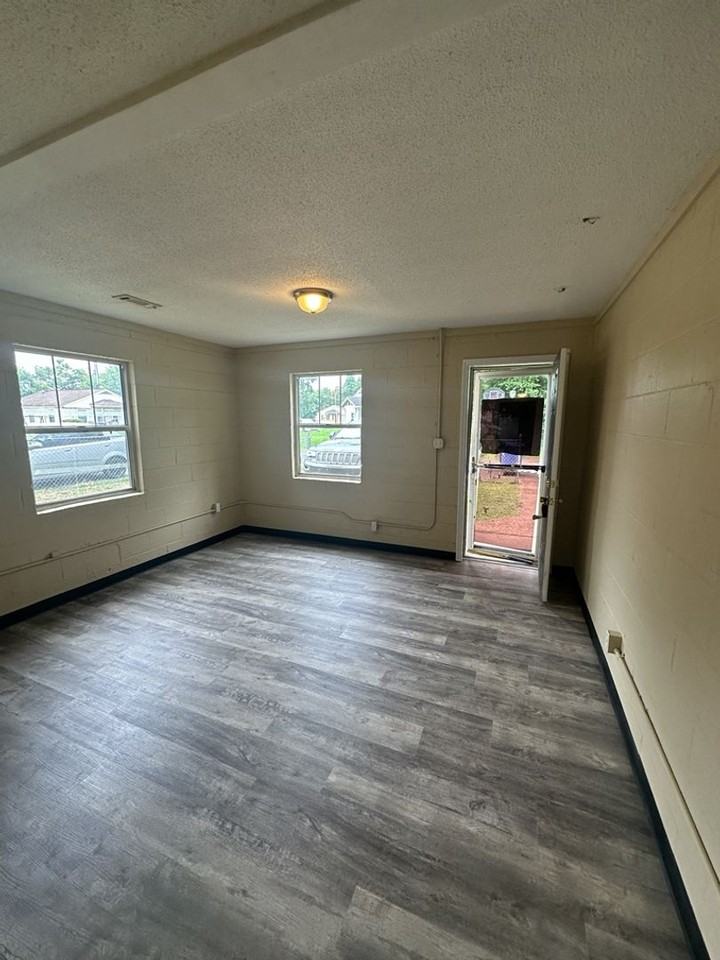1529 Mountain View Ct - Photo 3 of 16