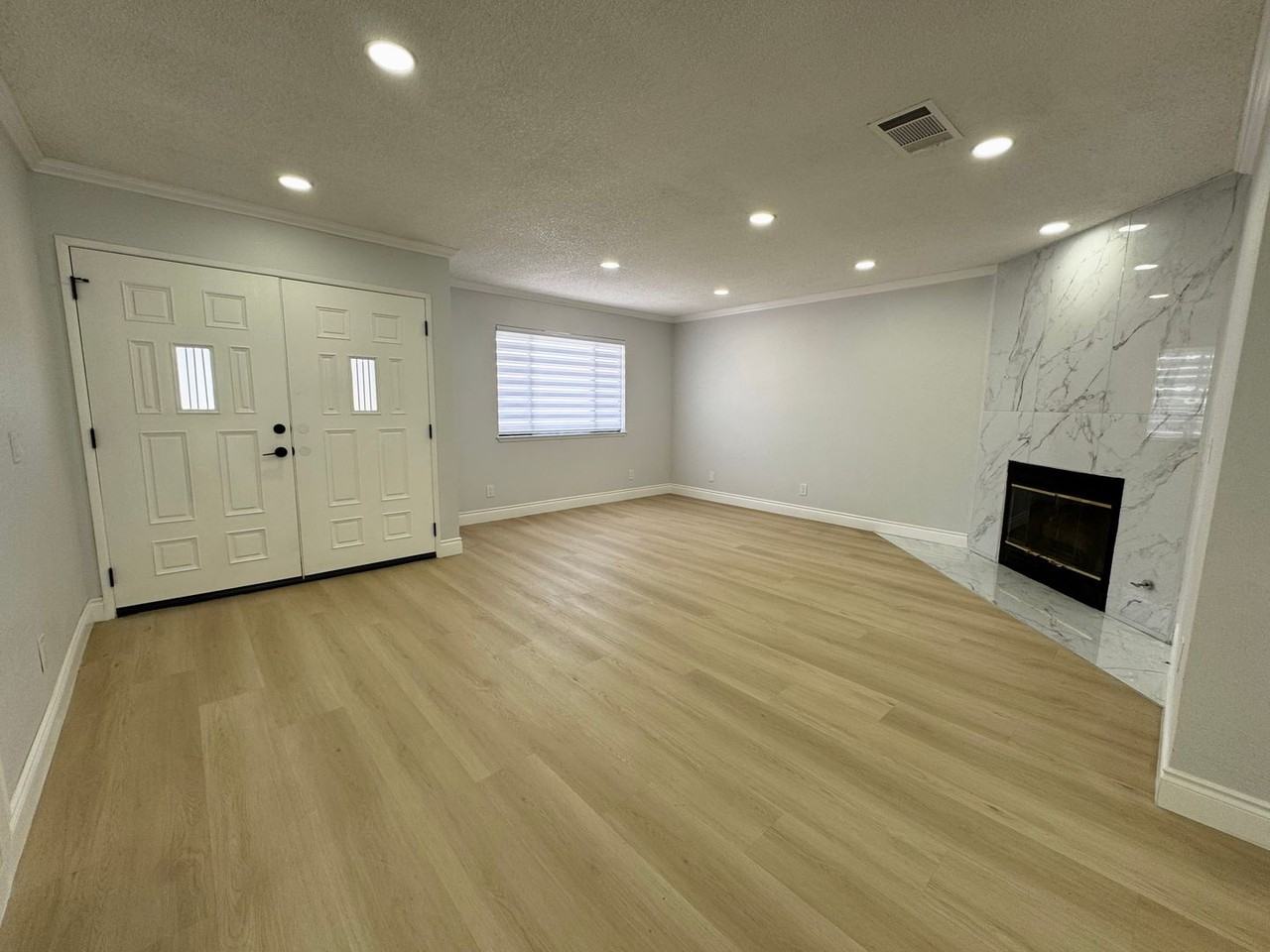 21519 Everett Dr - Photo 2 of 13