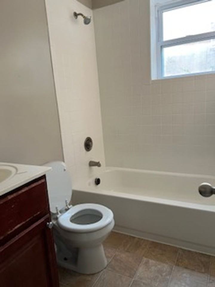 1328 McCulloh St - Photo 4 of 19