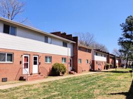 featured image of 1625 W Pembroke Ave