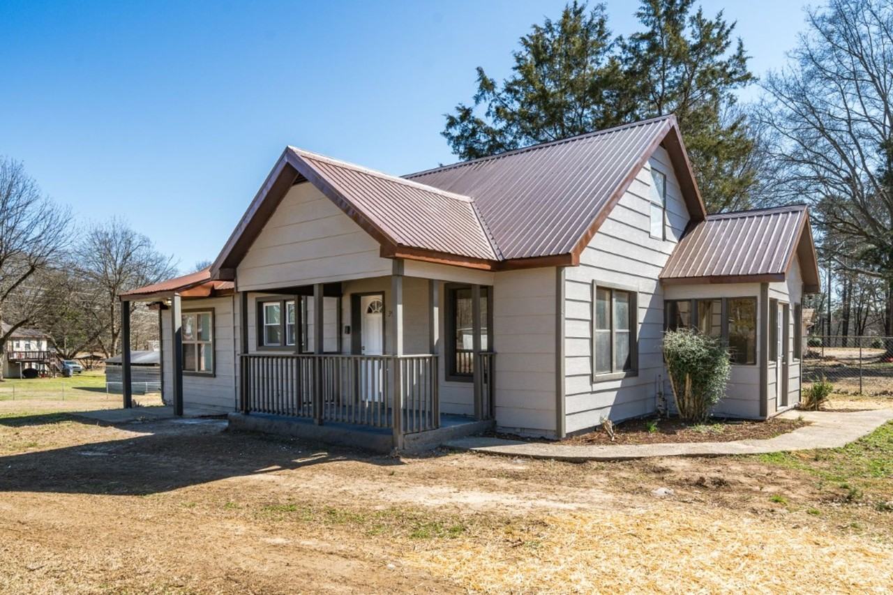 3907 Midway Rd - Photo 2 of 23