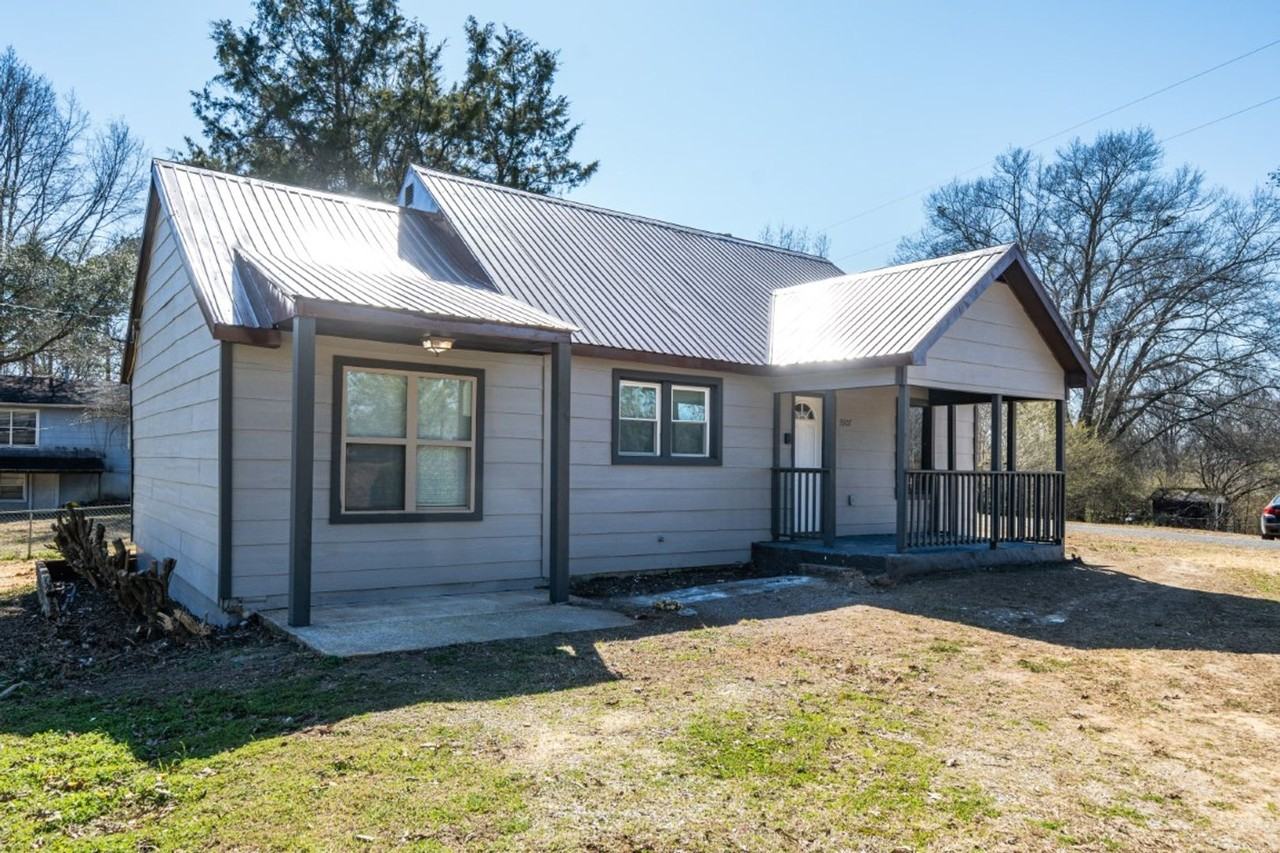 3907 Midway Rd - Photo 3 of 23