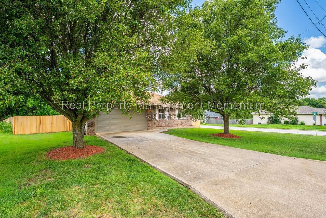 813 Daniel Ln - Photo 2 of 30