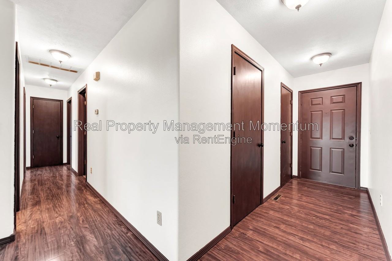 813 Daniel Ln - Photo 3 of 30