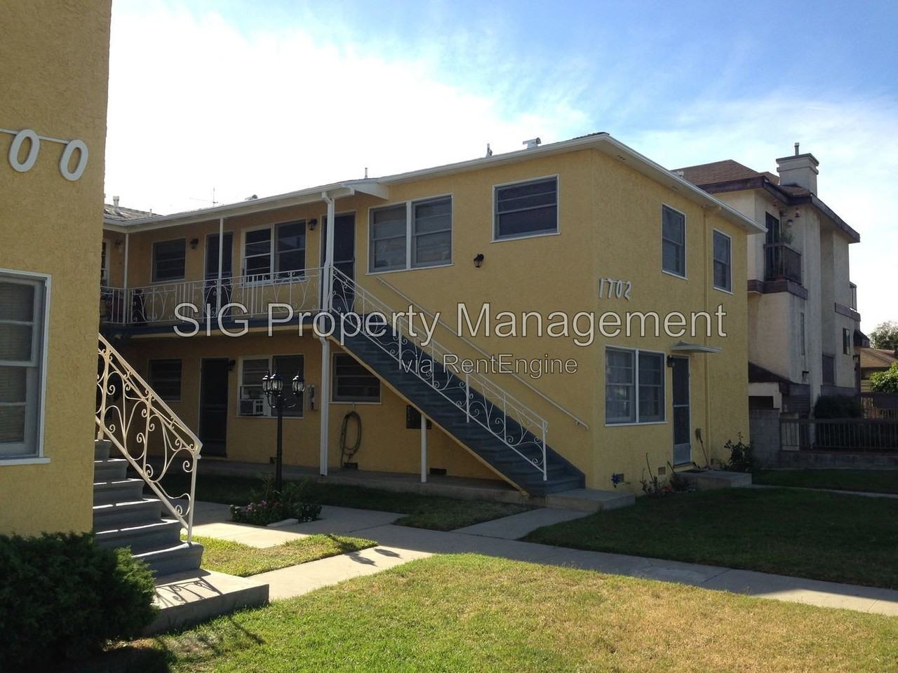 1702 W Victory Blvd