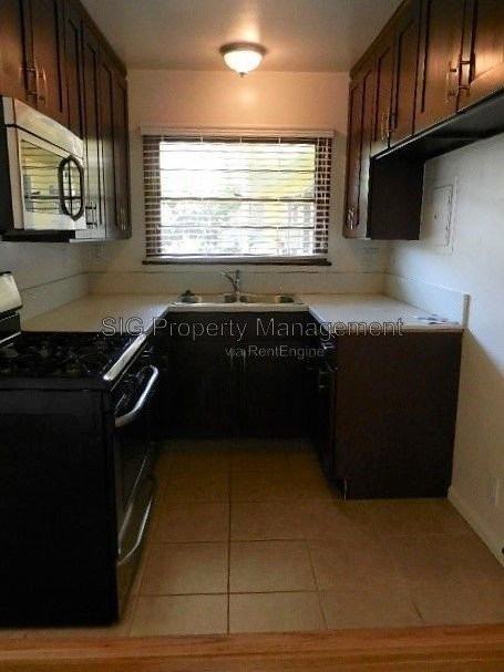 1702 W Victory Blvd - Photo 5 of 11