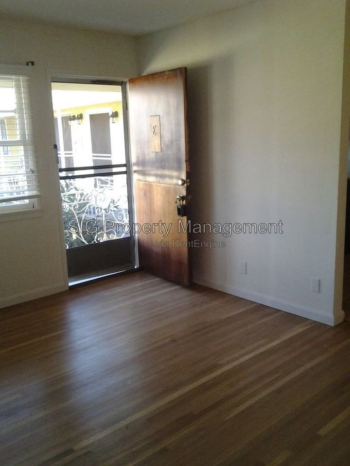 1702 W Victory Blvd - Photo 6 of 11