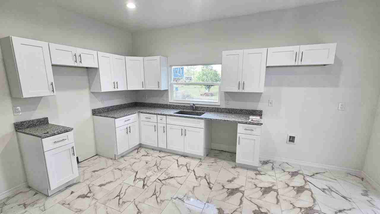 2913 Connie Ave N - Photo 5 of 22