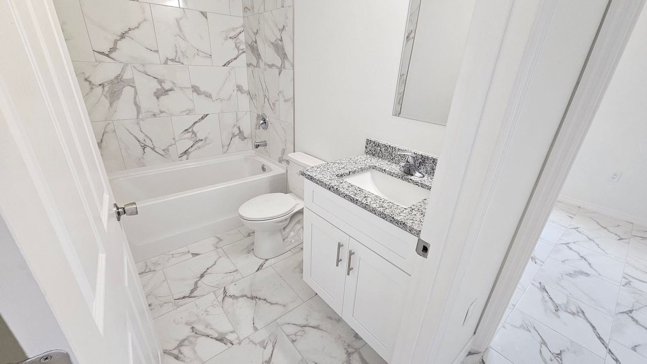 2913 Connie Ave N - Photo 7 of 16