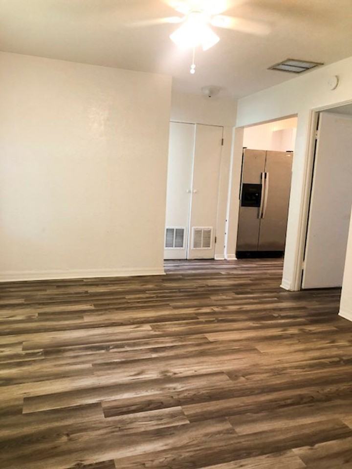 5555 Barton Dr - Photo 3 of 9