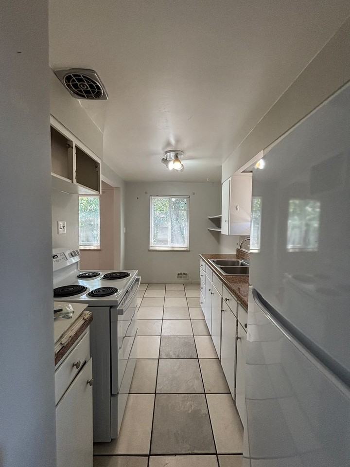 935 Winona Ct - Photo 6 of 14