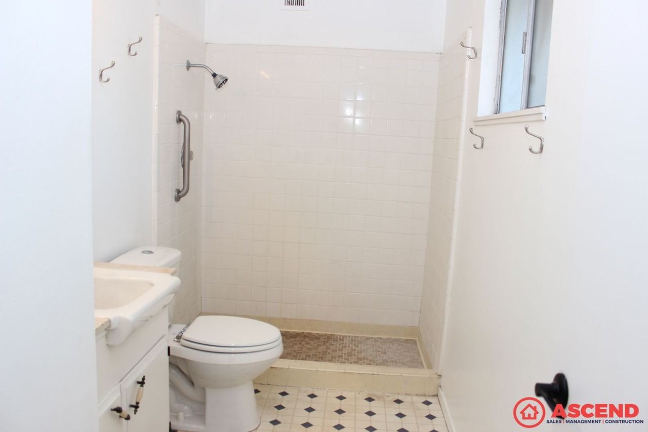 5812 Daggett Ave - Photo 4 of 7