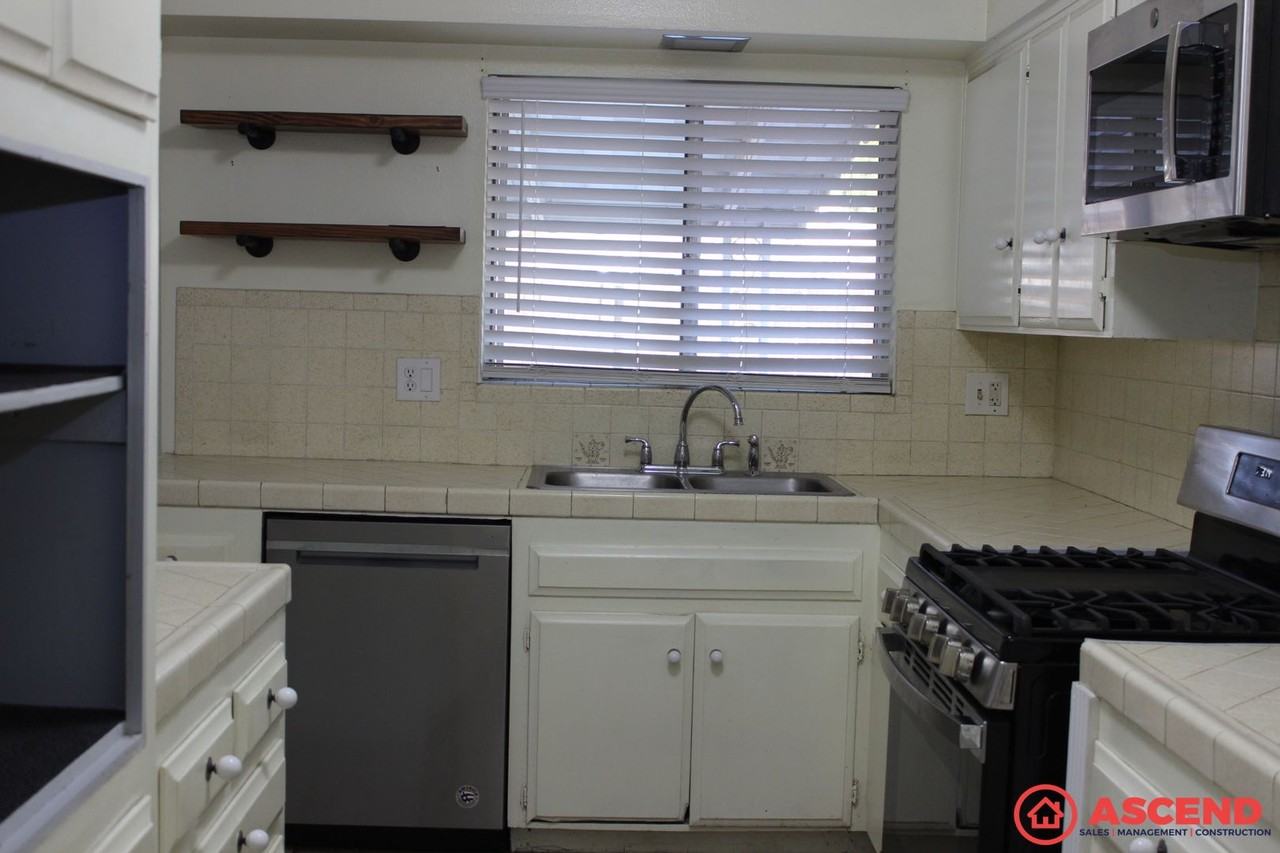 5812 Daggett Ave - Photo 6 of 7
