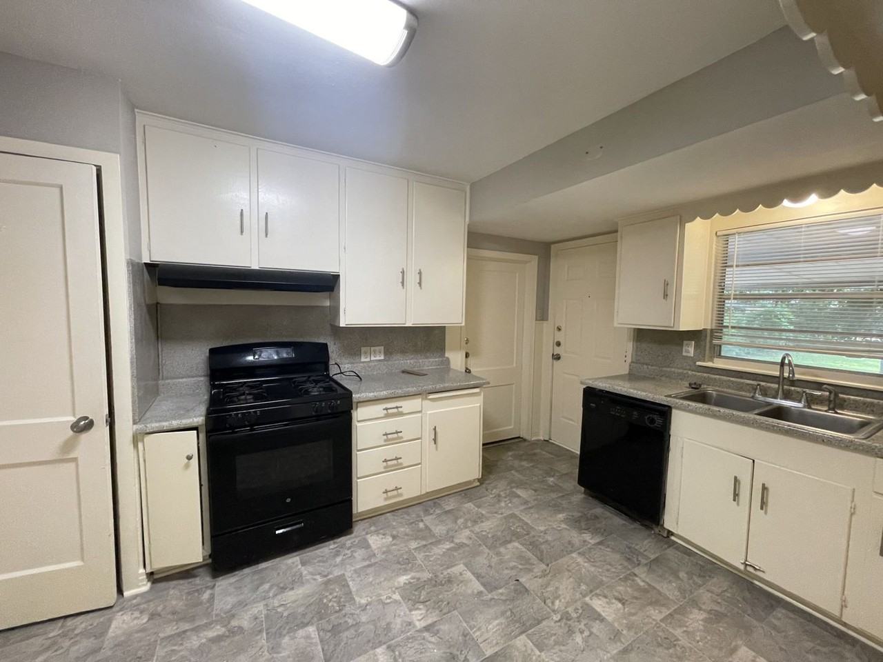 815 Dugan St - Photo 3 of 8