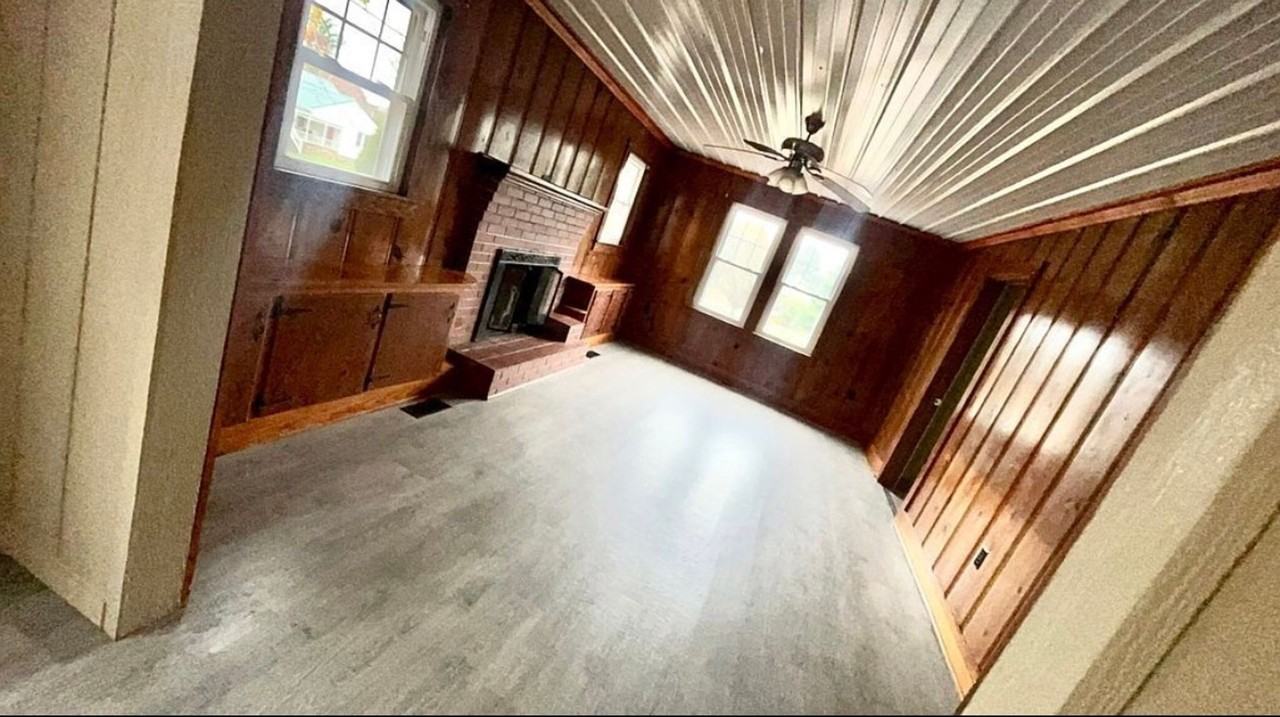 1009 Broadway St - Photo 4 of 8