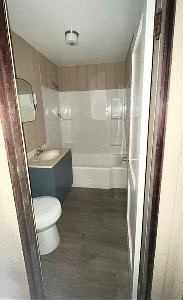1009 Broadway St - Photo 6 of 8