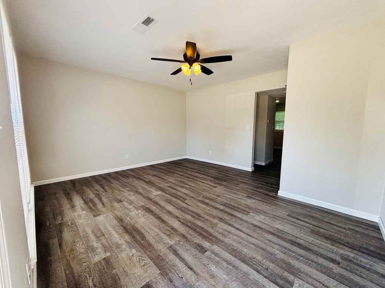 101 N Oak St - Photo 2 of 17