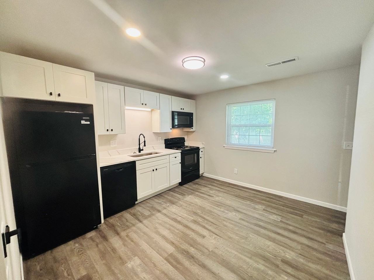 101 N Oak St - Photo 6 of 17
