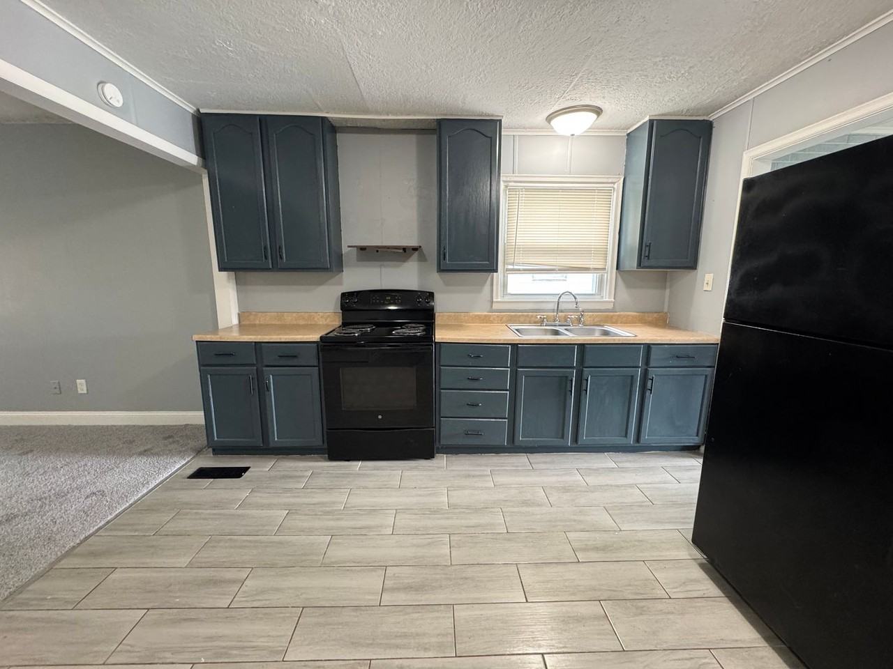 712 Melvenia St - Photo 5 of 24