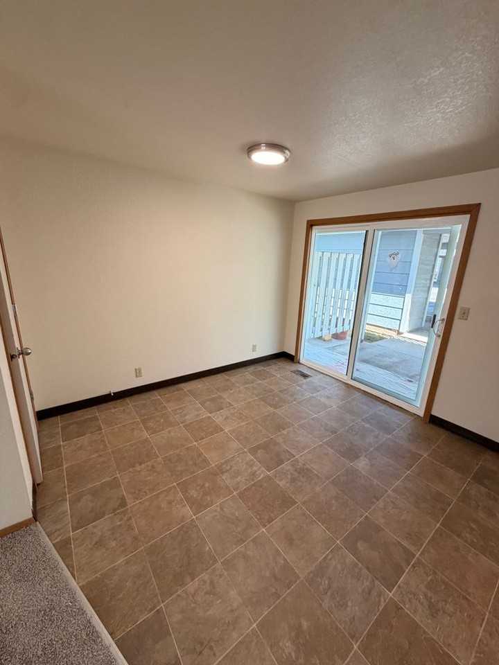 3622 W Rose Hill St - Photo 4 of 14