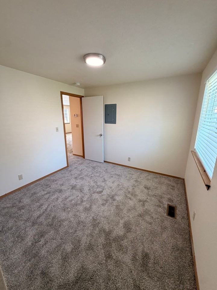 3622 W Rose Hill St - Photo 5 of 14