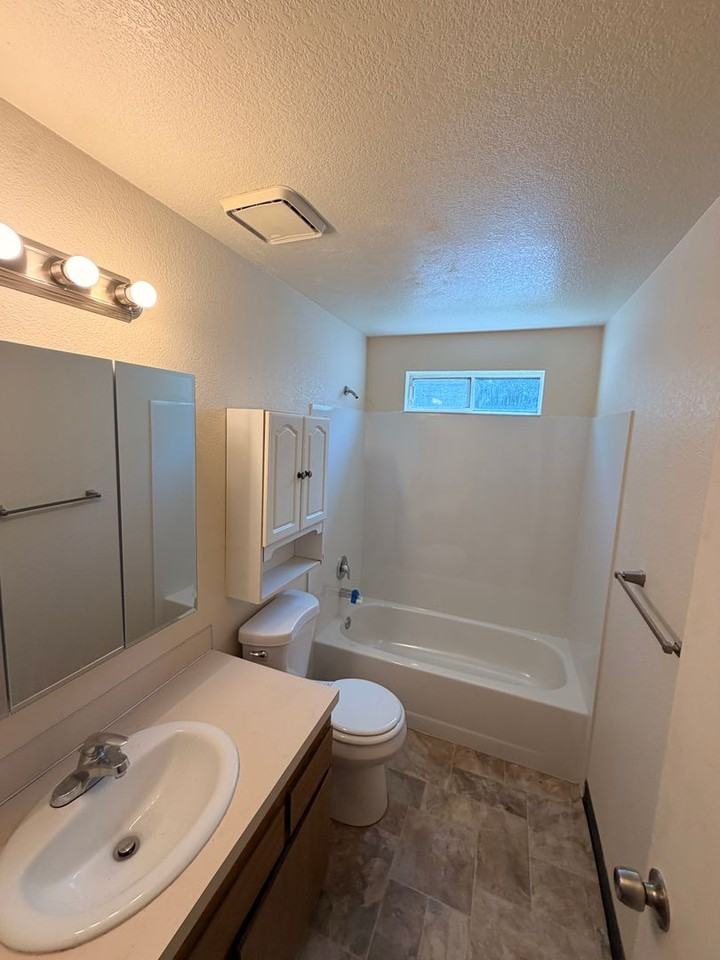 3622 W Rose Hill St - Photo 7 of 14
